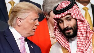 D. Trumpas kalbasi su Saudo Arabijos princu  Mohammedu bin Salmanu / Kevin Lamarque / REUTERS