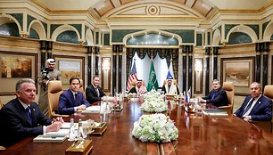 M. Rubio susitiko su pareigūnais Saudo Arabijoje / Evelyn Hockstein / REUTERS