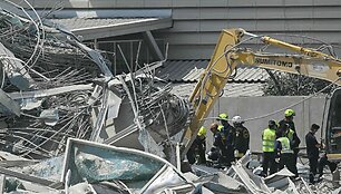 Po žemės drebėjimo Bankoke subyrėjo dangoraižis