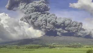 Kanlaono ugnikalnis / Philippine Institute of Volcanology and Seismology / AP