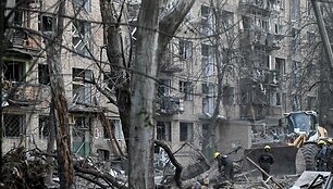 Rusijos atakos padariniai Kyjive / GENYA SAVILOV / AFP