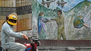 Pie&scaron;inys ant sienos Muzafarabade / FAROOQ NAEEM / AFP
