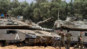 Izraelio kariuomenės tankai / MENAHEM KAHANA / AFP