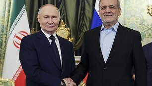V. Putinas su M. Pezeshkianu  / Vyacheslav Prokofyev / AP