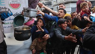 Palestiniečiai alksta / OMAR AL-QATTAA / AFP