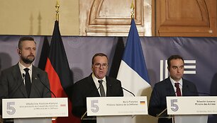Aurelien Morissard / AP