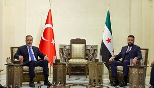  H. Fidano susitikimas su Ahmedu al Sharaa / Turkish Foreign Ministry / via REUTERS