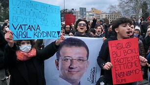 Plakatas su Ekremo Imamoglu atvaizdu  / Tolga Uluturk / ZUMAPRESS.com