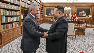 S. &Scaron;oigu su Kim Jong Unu /  / AP