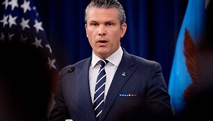 Pete'as Hegsethas / ANDREW HARNIK / Getty Images via AFP