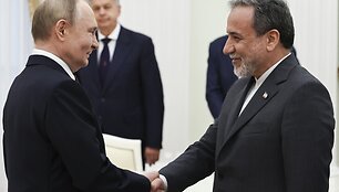 V. Putinas su A. Araghchi / Alexander Kazakov / AP