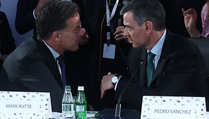 M. Rutte su P. Sanchezu / Pool Moncloa/Fernando Calvo / ZUMAPRESS.com