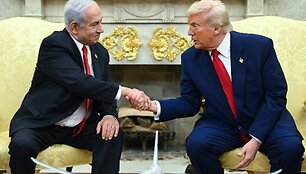 Benjaminas Netanyahu ir Donaldas Trumpas / SAUL LOEB / AFP