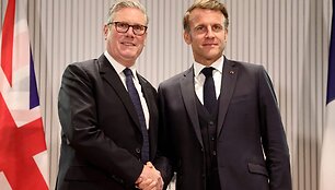 Keiras Starmeris ir Emmanuelis Macronas / TERESA SUAREZ / AFP