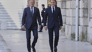 Christophe Petit Tesson / AP