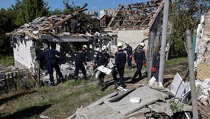 Rusų atakos padariniai Zaporižioje / Thomas Peter / REUTERS