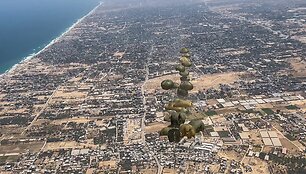 I&scaron; Ispanijos lėktuvų į Gazos Ruožą numetama humanitarinė pagalba  / HANDOUT / AFP