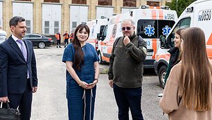 Greitosios medicinos pagalbos tarnyba Ukrainos Charkivo ir Chersono apskričių administracijoms perdavė 23 nebenaudojamus specializuotus automobilius / Paulius Peleckis / BNS