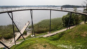 Zarasų apžvalgos ratas - unikalus 17 metrų auk&scaron;čio ir 34 metrų pločio statinys / BNS nuotr.