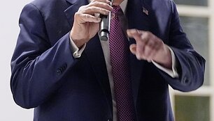 / AP