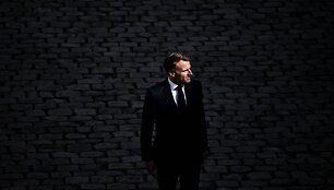 Emmanuelis Macronas Eliziejaus rūmų kieme / JEANNE ACCORSINI/SIPA / JEANNE ACCORSINI/SIPA