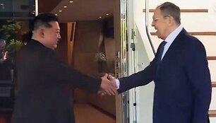 Kim Jong Unas ir Sergejus Lavrovas / HANDOUT / AFP