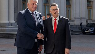 Andrijus Sybiha ir Gideonas Saaras / TETIANA DZHAFAROVA / AFP