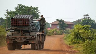 Kambodžos ir Tailando pasienyje tęsiasi susirėmimai  / Soveit Yarn / REUTERS