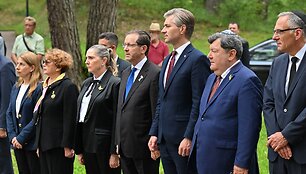 Izraelio prezidentas Holokausto aukų pagerbime Panerių memoriale / URM nuotr.