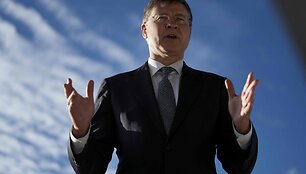 Valdis Dombrovskis / OLIVER CONTRERAS / AFP