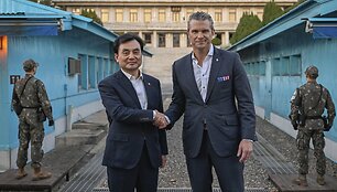 Pete'as Hegsethas prie sienos su &Scaron;iaurės Korėja / Defense Ministry / ZUMAPRESS.com