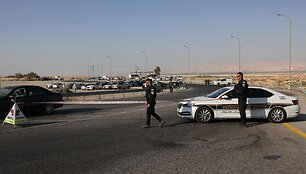 Jordanijos ir Izraelio okupuoto Vakarų Kranto pasienio punktas / AHMAD GHARABLI / AFP