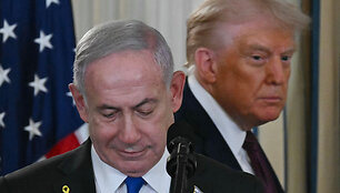 Benjaminas Netanyahu ir Donaldas Trumpas / ANDREW CABALLERO-REYNOLDS / AFP