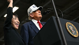 S. Takaichi ir D. Trumpas / ANDREW CABALLERO-REYNOLDS / AFP