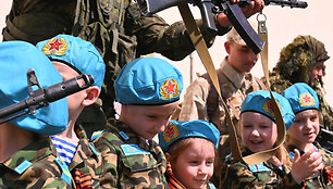SERGEY PIVOVAROV / REUTERS