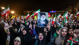 Protestas Irane su nužudyto lyderio Ali Khamenei portretu / Majid Asgaripour / via REUTERS