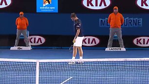 VIDEO kadras: Novakas Džokovičius tik gerai paprakaitavęs i&scaron;kopė į Australijos teniso čempionato ketvirtfinalį
