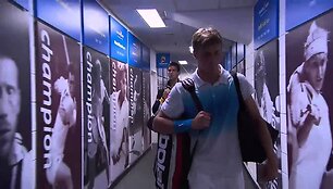 VIDEO kadras: Favoritui i&scaron;kopti į atvirųjų Australijos teniso pirmenybių vienetų &scaron;e&scaron;ioliktfinalį pakako pusantros valandos