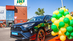Pirmąjį &bdquo;Iki&ldquo; žaidimo visureigį &bdquo;Toyota RAV4 Hybrid&ldquo; laimėjo vaikų darželio auklėtoja i&scaron; Klaipėdos