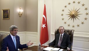 Ankaroje Johnas Kerry susitiko su Turkijos prezidentu Recepu Tayyipu Erdoganu