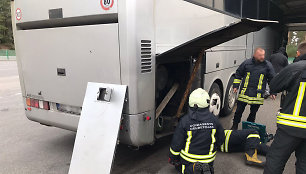 Muitinės pareigūnai Raigardo poste sulaikė Lenkijos piliečio vairuojamą autobusą, kurio bake aptikta slėptuvė su cigarečių kontrabanda, 