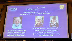 2018 m. Nobelio fizikos premijos laureatai Arthuras Ashkinas, Gerardas Mourou Donna Strickland
