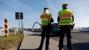 Vokietijos federalinė policija patruliuoja prie Lenkijos sienos. / Michele Tantussi / REUTERS