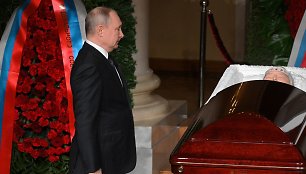 V.Putinas dalyvavo ultranacionalisto V.Žirinovskio laidotuvių ceremonijoje