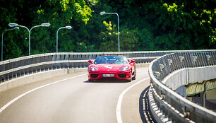 &bdquo;Ferrari&ldquo; Vilniaus gatvėse