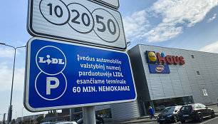 Automobilių stovėjimo aikštelė prie parduotuvės „Lidl“