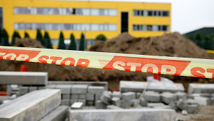 Tesla Supercharger krovimo stotelės statybos