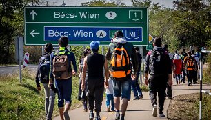 Migrantai kerta Vengrijos &ndash; Austrijos sieną