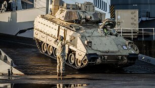 Į Nyderlandus pristatyta karinė įranga i&scaron; JAV