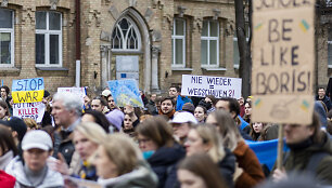 Protestas prie Vokietijos ambasados Vilniuje. Berlyne, pabusk! 